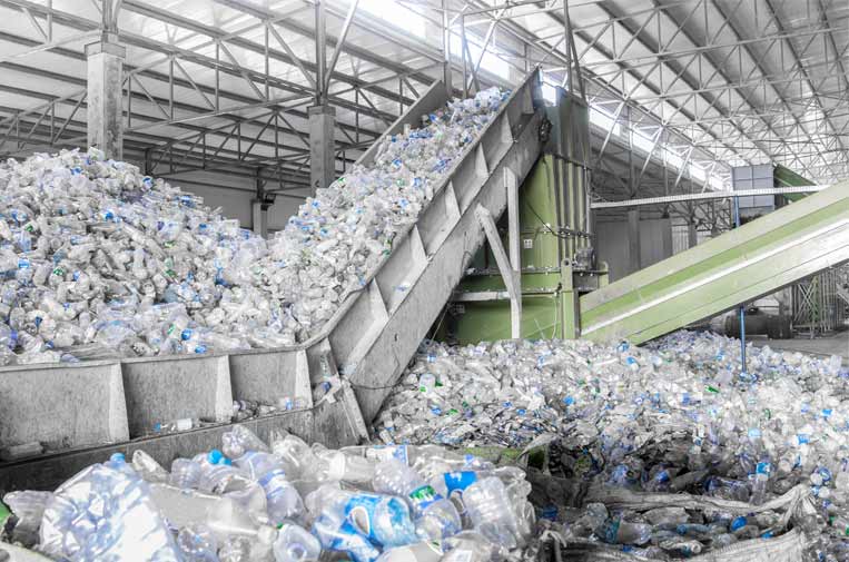 El reciclaje de botellas PET son fake news, ¿cuál es la verdadera solución? - País Circular